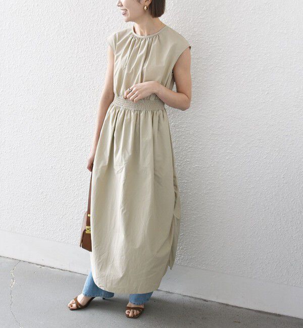 SHIPS any「SHIPS any:〈洗濯機可能〉ナイロン サイド ギャザー フレンチスリーブ ワンピース」|ワンピース|ベージュ