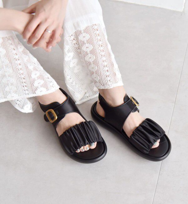 quaranciel「quaranciel: ギャザー デザイン ベルト サンダル」|サンダル|ブラック