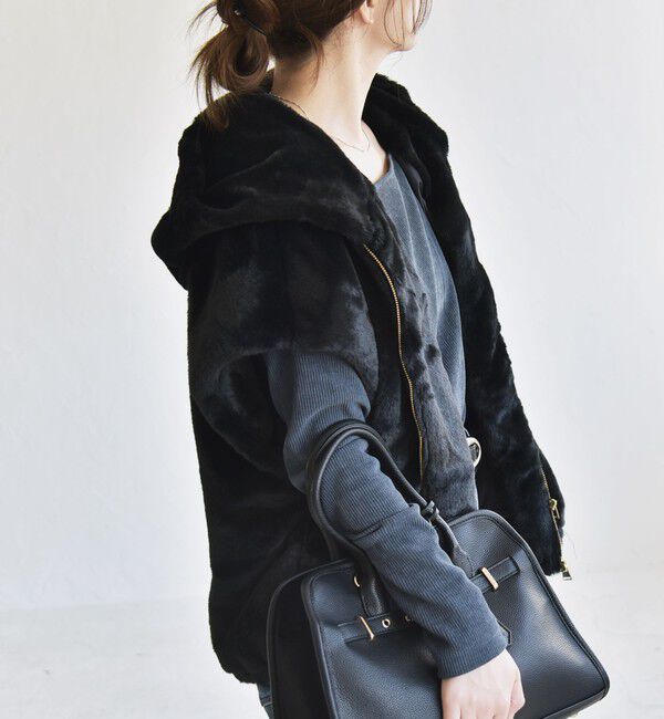 quaranciel「quaranciel: フーディー フェイクファー ドロスト ジップ ショート ベスト」|ダウンベスト・ベスト|ブラック