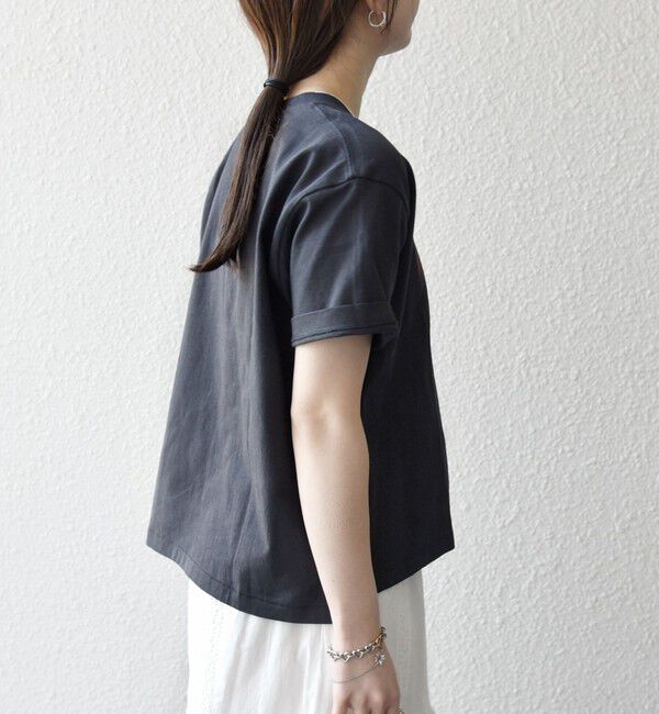 SHIPS any「【SHIPS any別注】Collegiate Pacific:〈洗濯機可能〉V ガゼット プリント & 刺繍 Tシャツ」|Tシャツ・カットソー|