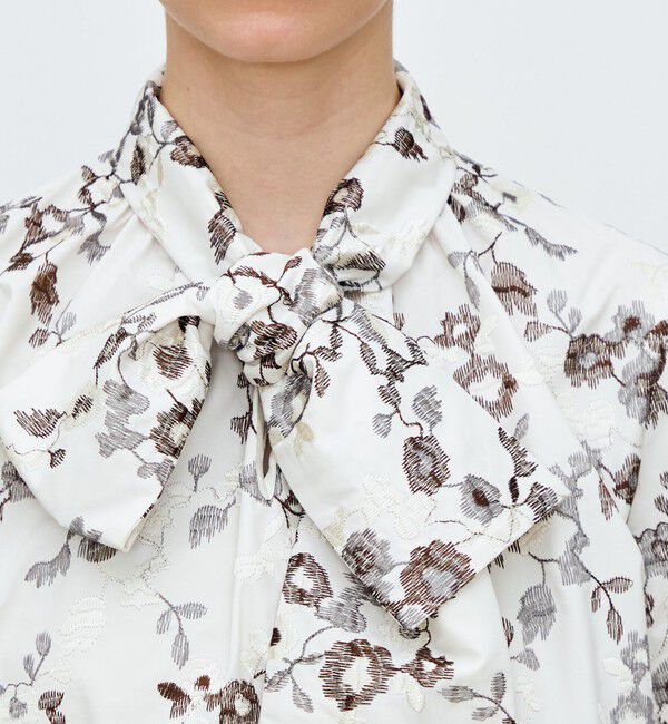 TOMORROWLAND collection「タフタフラワーエンブロイダリー ボリュームボウタイブラウス」|シャツ・ブラウス|