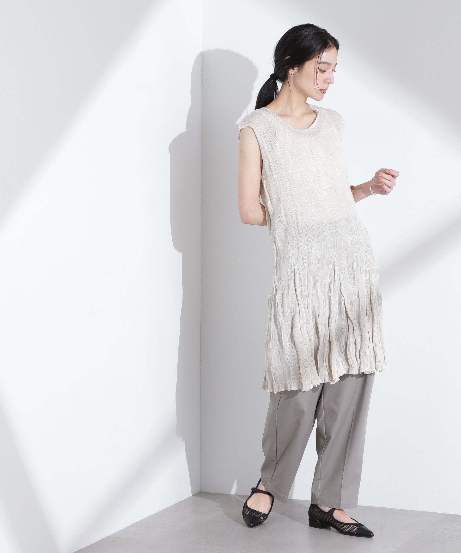 nano･universe「リネンストレッチタックコクーンパンツ」|チノ|