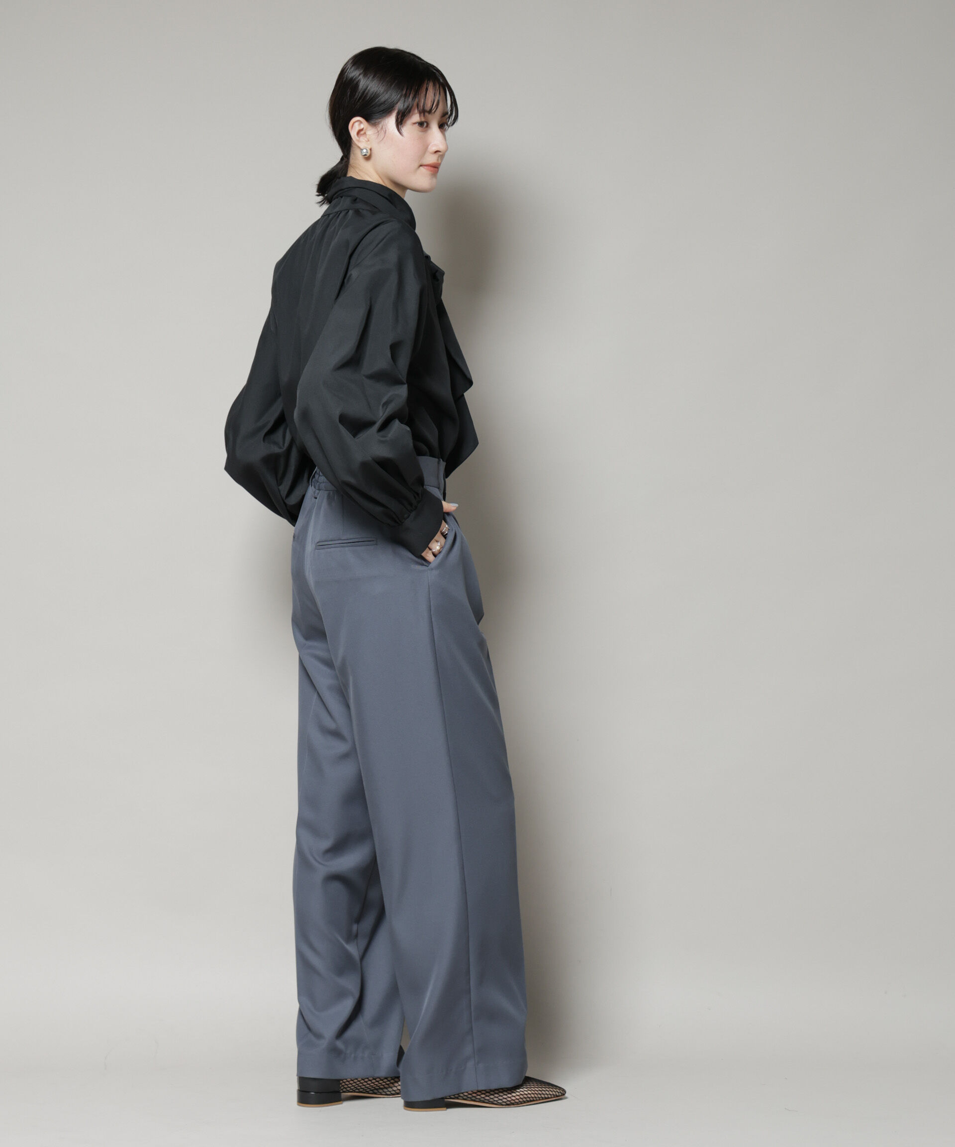 nano･universe「サイドタブセンタープレスセミワイドパンツ」|チノ|