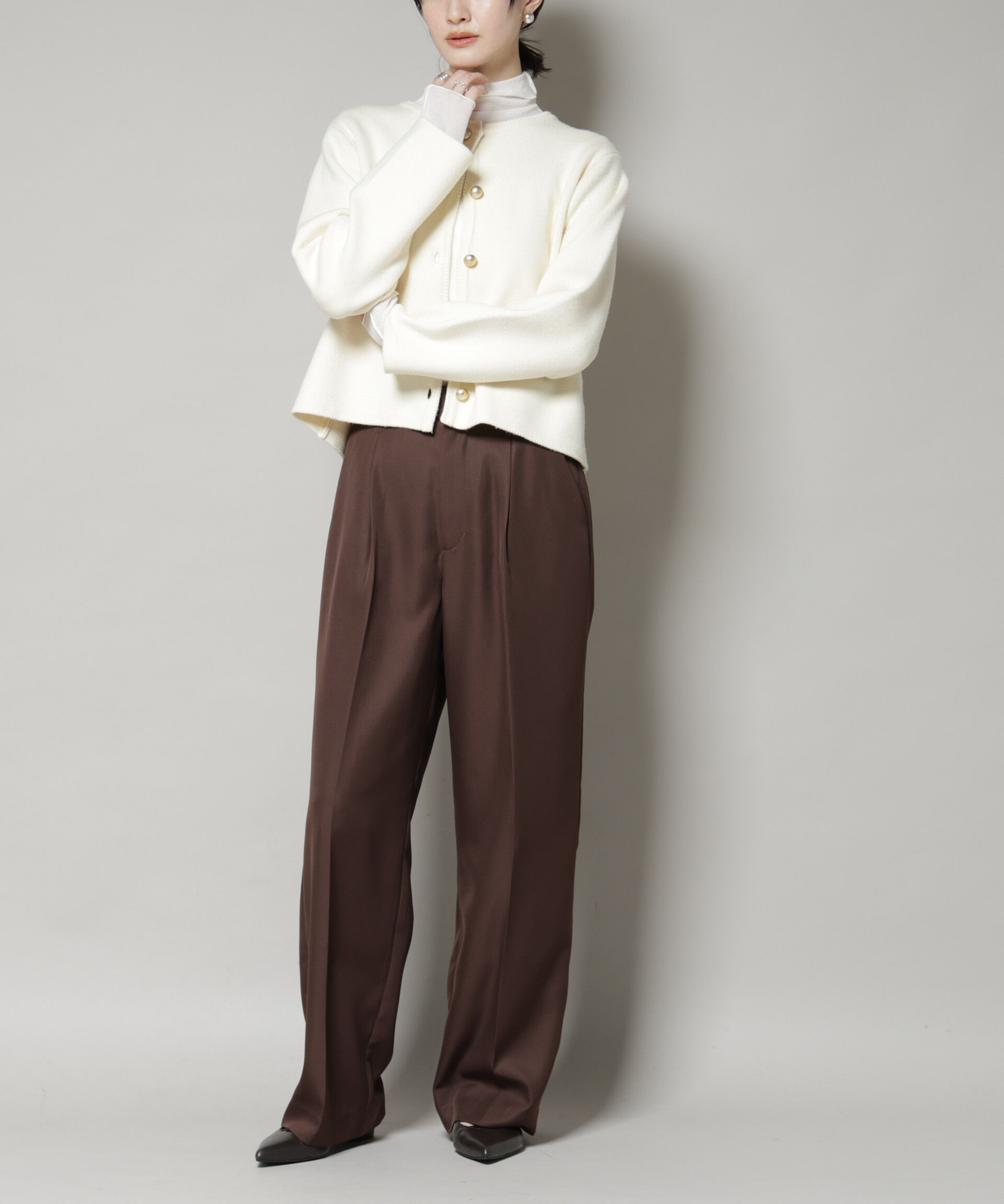 nano･universe「サイドタブセンタープレスセミワイドパンツ」|チノ|ブラウン