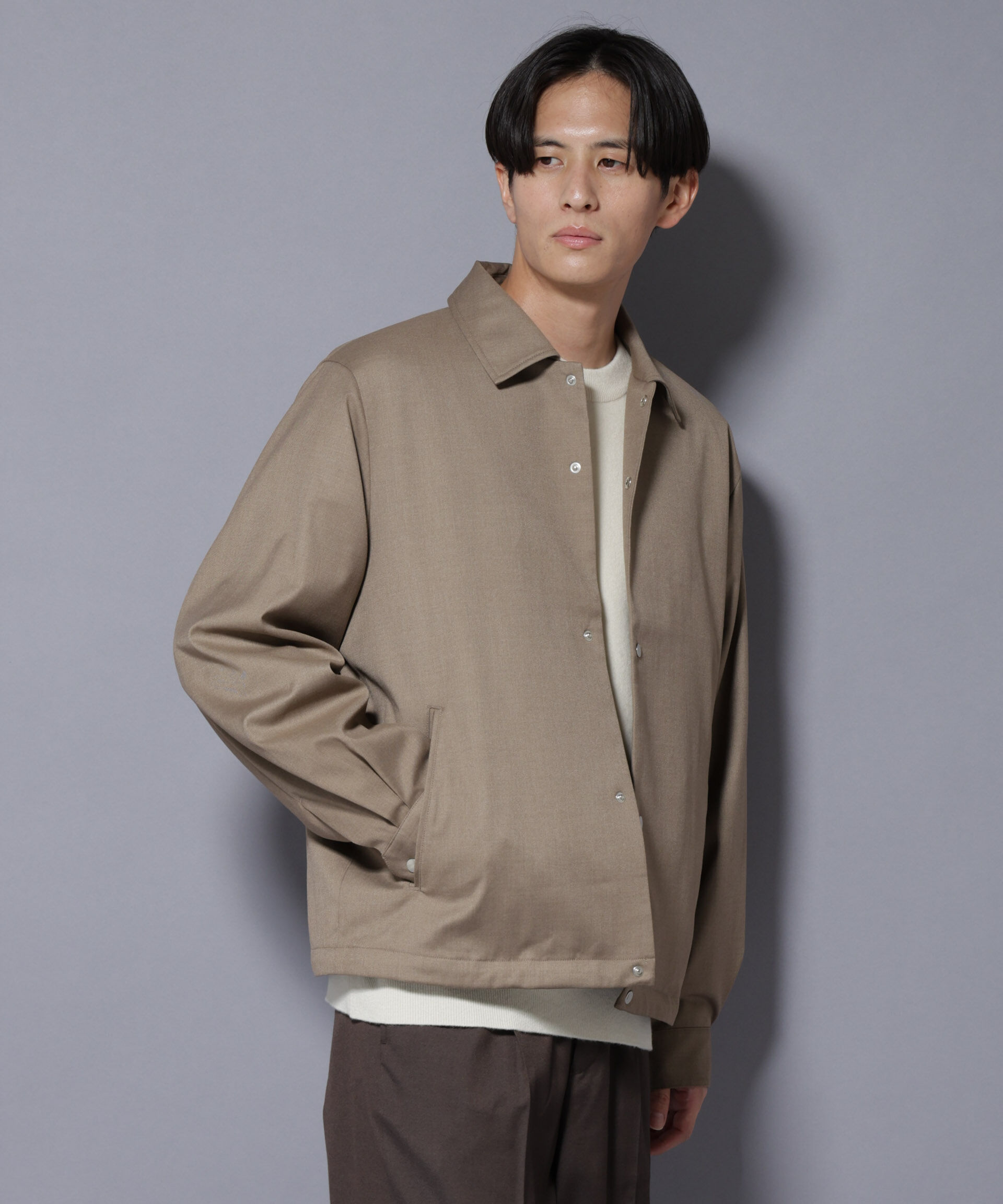 nano･universe「DELEGANTE エアリーサキソニーコーチジャケット」|ブルゾン・スタジャン|ベージュ