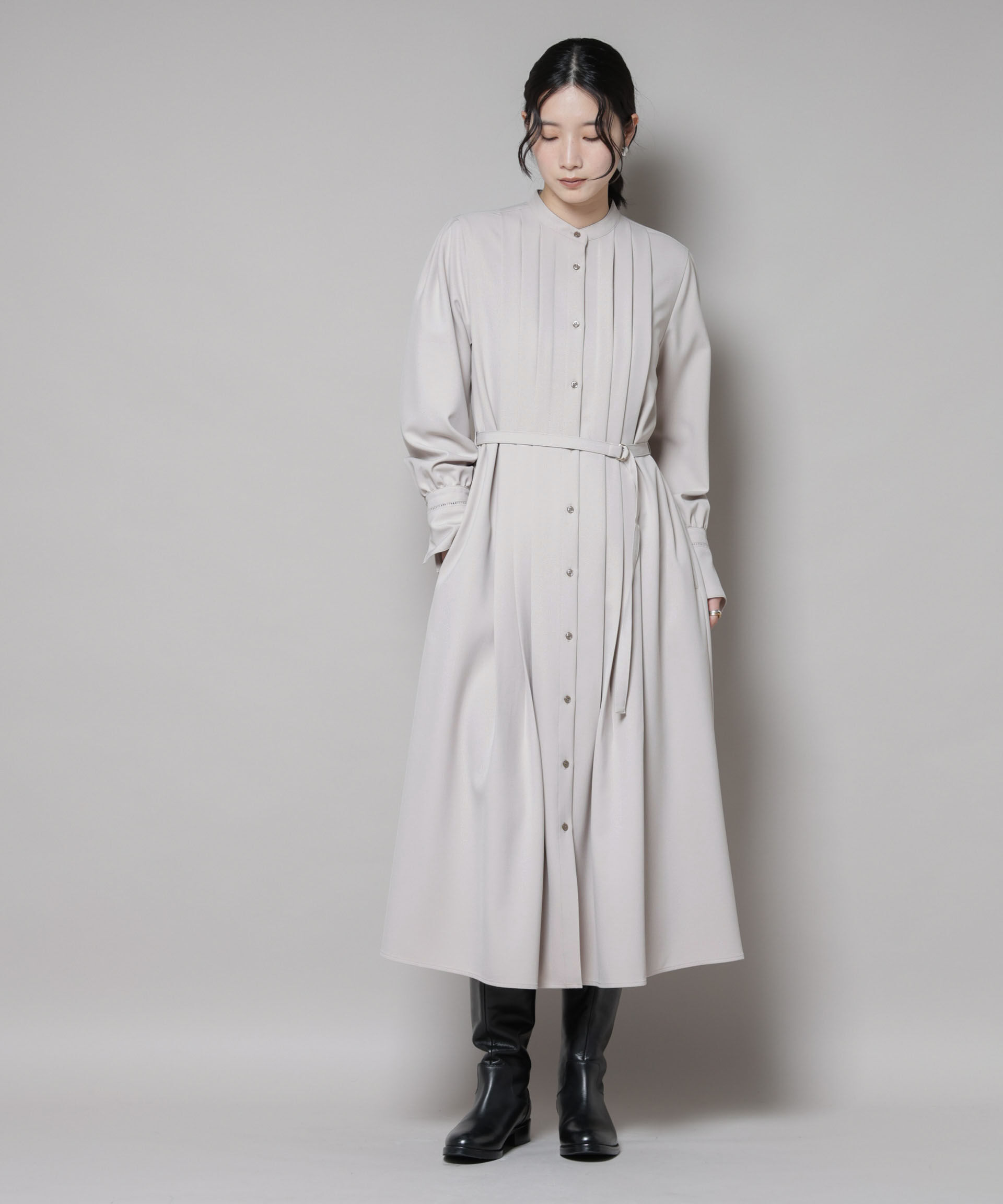 nano･universe「ダブルクロスベルト付きタックワンピース」|ワンピース|グレージュ3