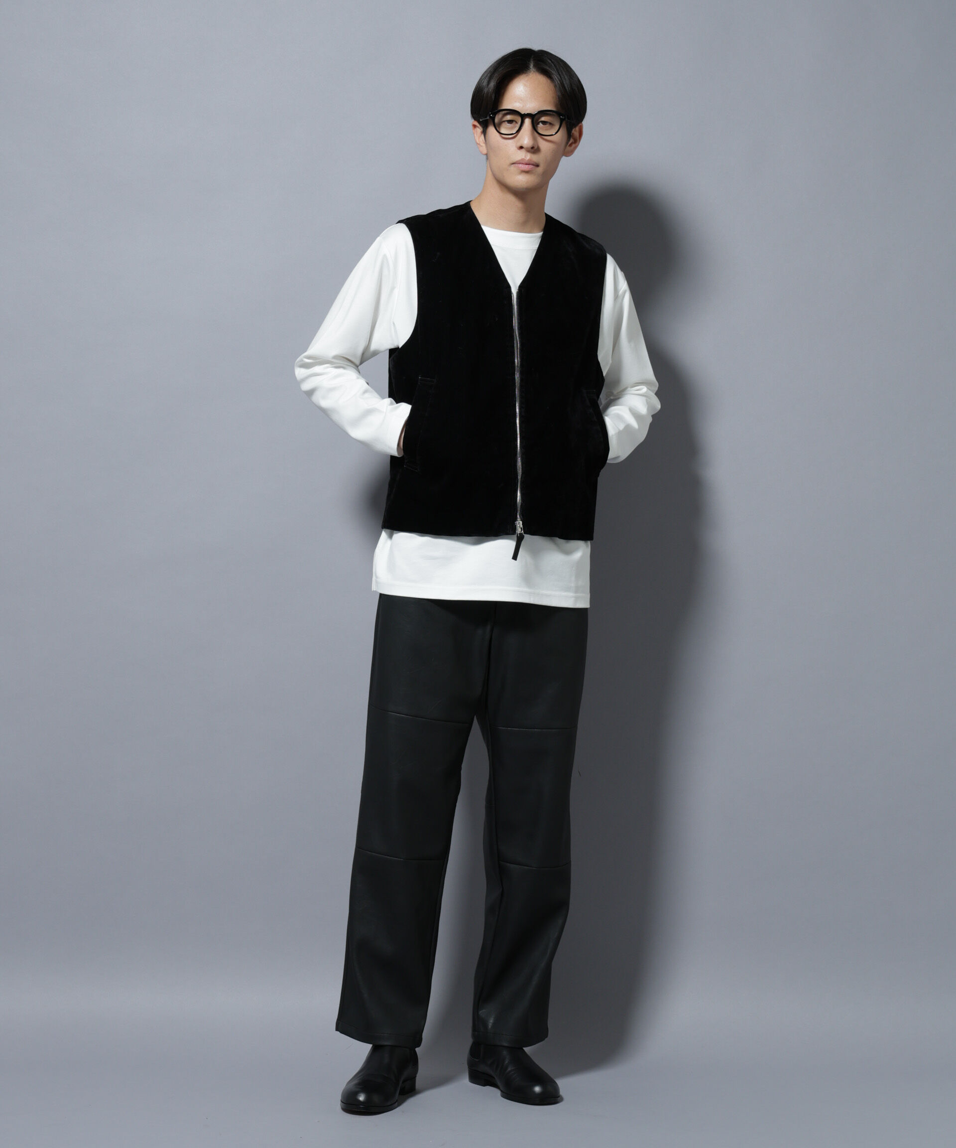 nano･universe「ヴィンテージライクフェイクレザー ダブルニーテーパードパンツ」|チノ|