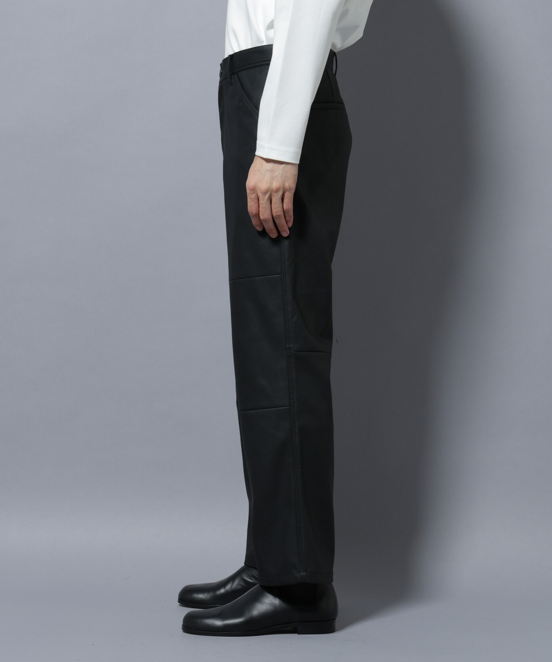 nano･universe「ヴィンテージライクフェイクレザー ダブルニーテーパードパンツ」|チノ|