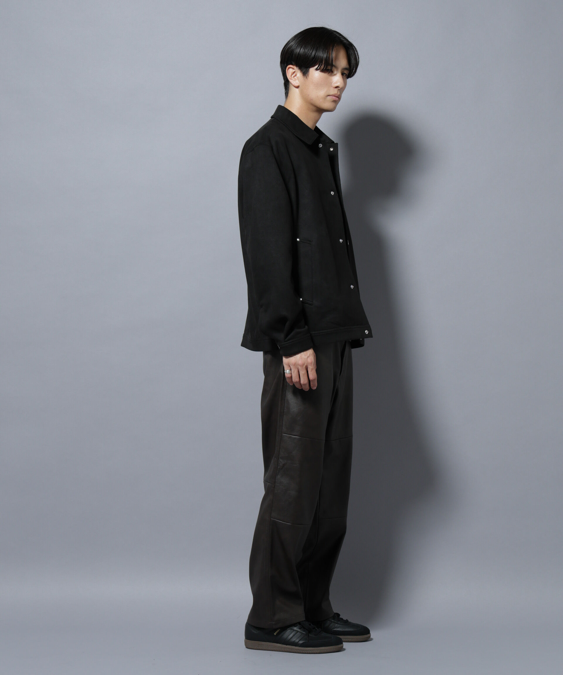 nano･universe「ヴィンテージライクフェイクレザー ダブルニーテーパードパンツ」|チノ|