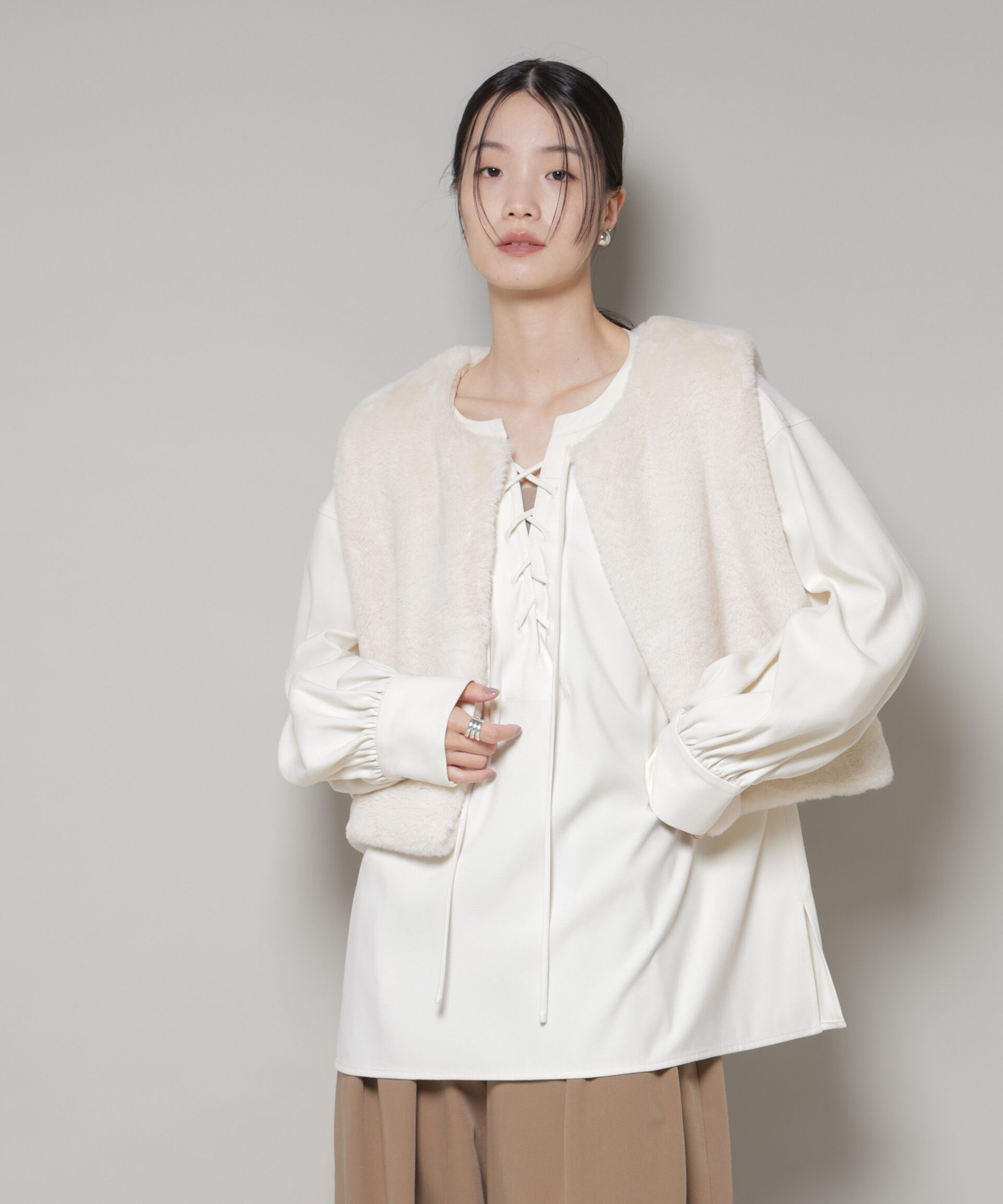 nano･universe「レースアップギャザープルオーバーブラウス」|シャツ・ブラウス|ホワイト