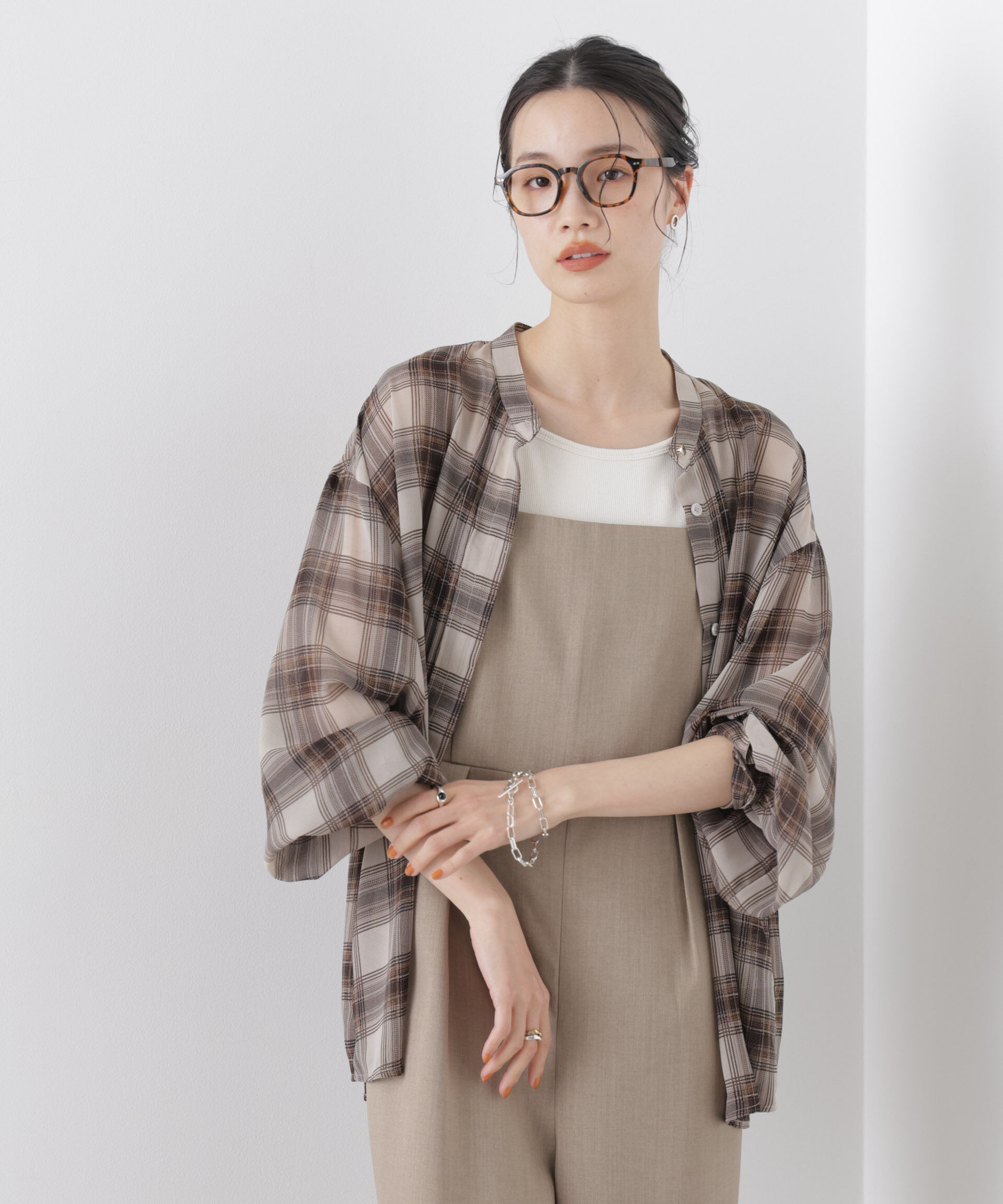 nano･universe「シアーチェックプリントピンタックスタンドカラーブラウス」|シャツ・ブラウス|ベージュ