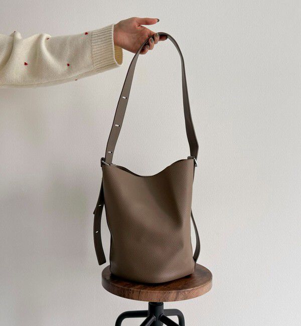 fredy emue「タテ型2wayレザーホーボーバッグ」|ショルダー・メッセンジャー|