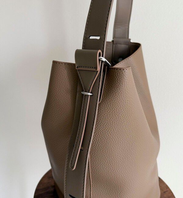 fredy emue「タテ型2wayレザーホーボーバッグ」|ショルダー・メッセンジャー|