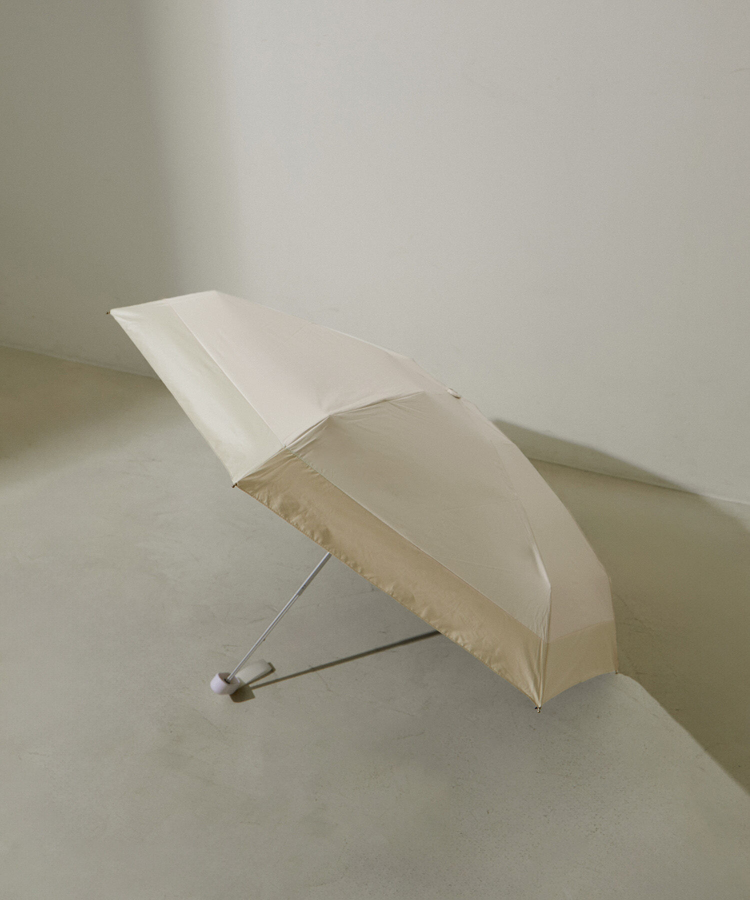 SALON adam et rope'「[UVカット率・遮光率99.99%以上]晴雨兼用2トーンアンブレラ/折り畳み傘/日傘」|傘|