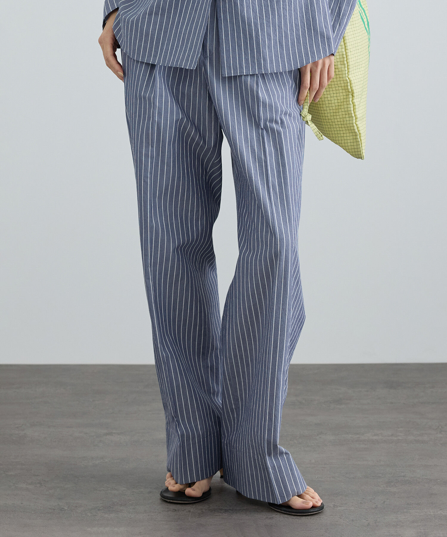 SALON adam et rope'「エンザイムコットンスラックス / FABRICA」|スラックス|ブルー系(45)