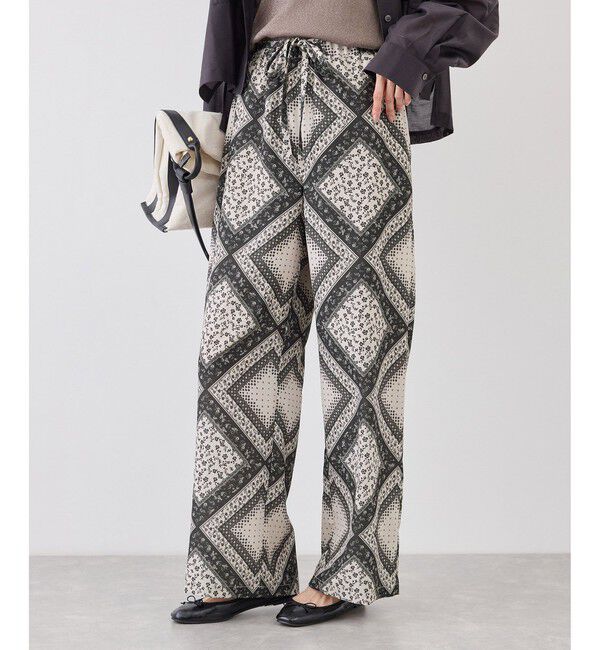 Rope&rsquo;Picnic「スカーフ柄イージーパンツ」|チノ|ブラック(01)