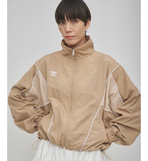  「《追加》【umbro&times;Whim Gazette】 スタンドカラーブルゾン」|ブルゾン・スタジャン|ライトベージュ