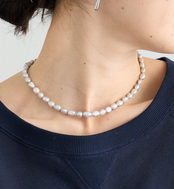  「【周りと差がつく】グレーパールショートネックレス」|ブローチ・コサージュ|