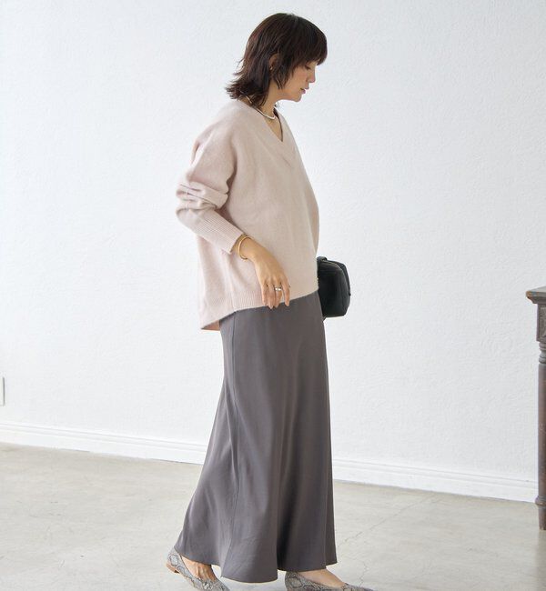  「【華やかな印象に】ヘアリーヤーン深Vネックニット」|ニット・セーター|