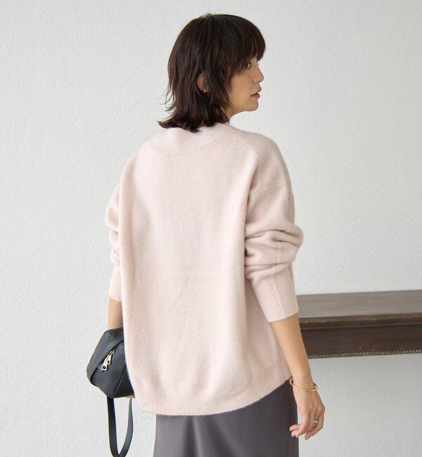  「【華やかな印象に】ヘアリーヤーン深Vネックニット」|ニット・セーター|