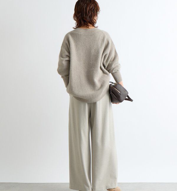  「【華やかな印象に】ヘアリーヤーン深Vネックニット」|ニット・セーター|