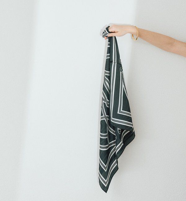  「【スタイリングのアクセントに】チェーン柄スカーフ」|バンダナ・スカーフ|