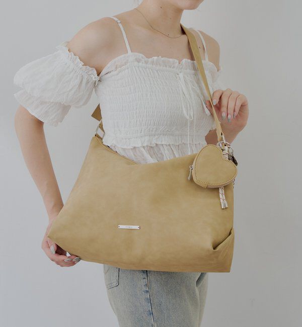  「【500mlペットボトル収納可】チャーム付きミディアムバッグ」|ショルダー・メッセンジャー|