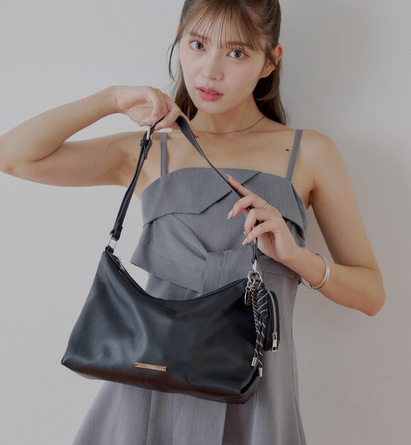  「【500mlペットボトル収納可】チャーム付きミディアムバッグ」|ショルダー・メッセンジャー|