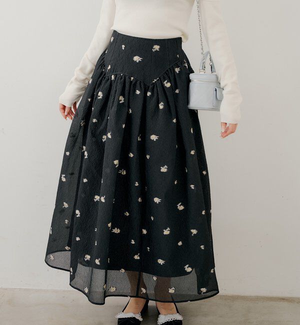  「【SALON by Chico】フラワージャガードボリュームフレアスカート」|スカート|ブラック