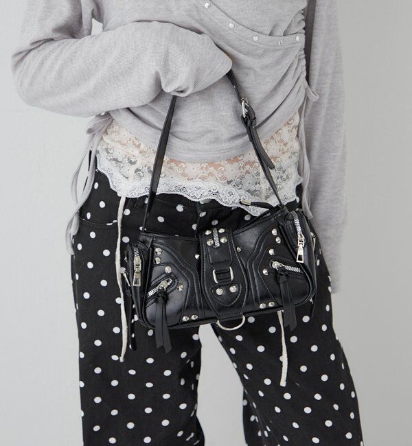  「【WEB限定】スタッズジップショルダーバッグ」|ショルダー・メッセンジャー|