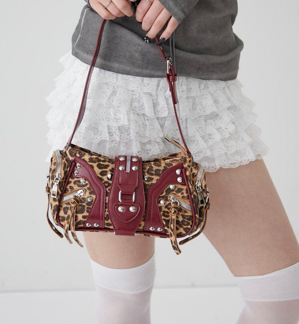  「【WEB限定】スタッズジップショルダーバッグ」|ショルダー・メッセンジャー|