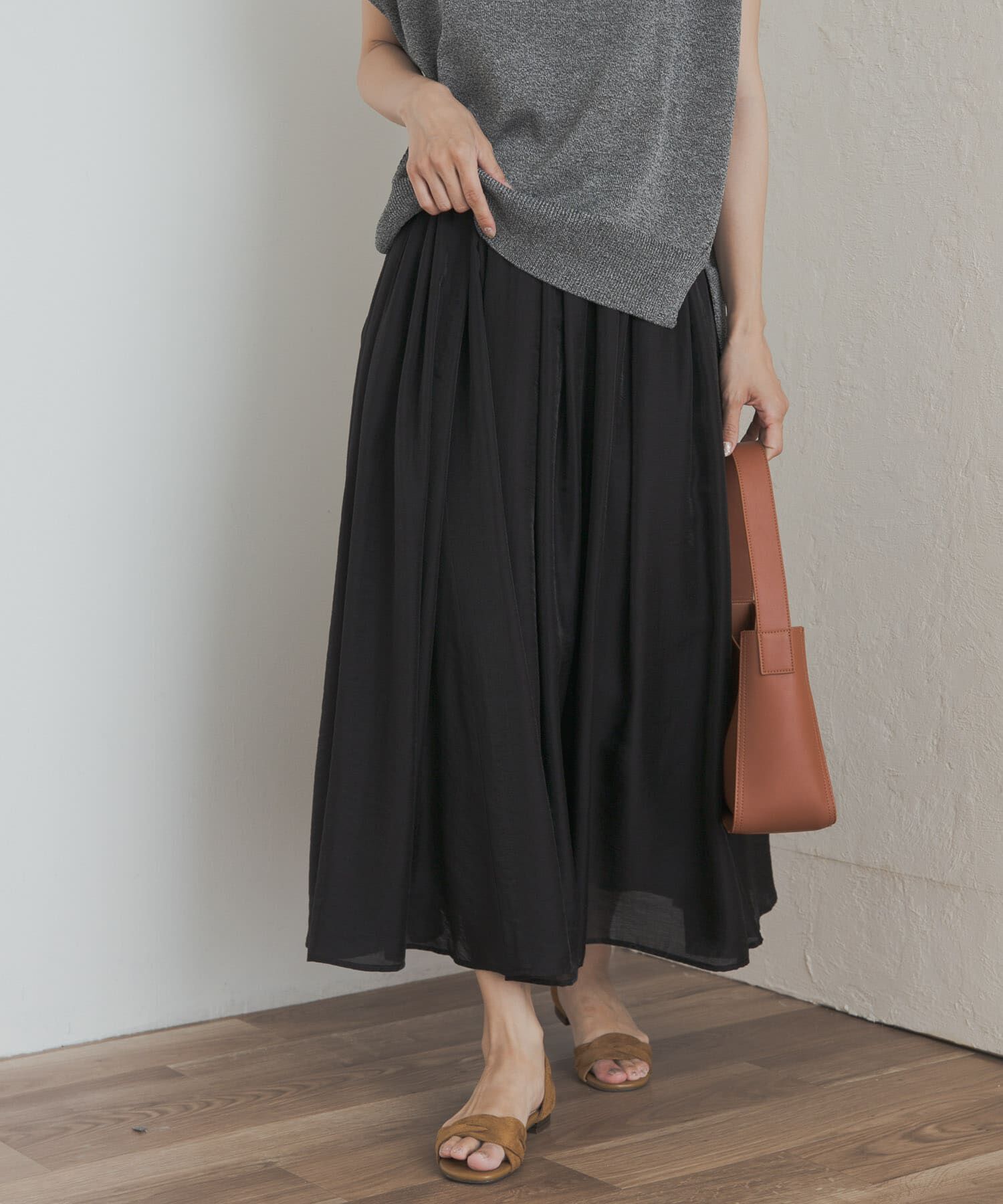 URBAN RESEARCH DOORS「ブライトギャザースカート」|スカート|ブラック