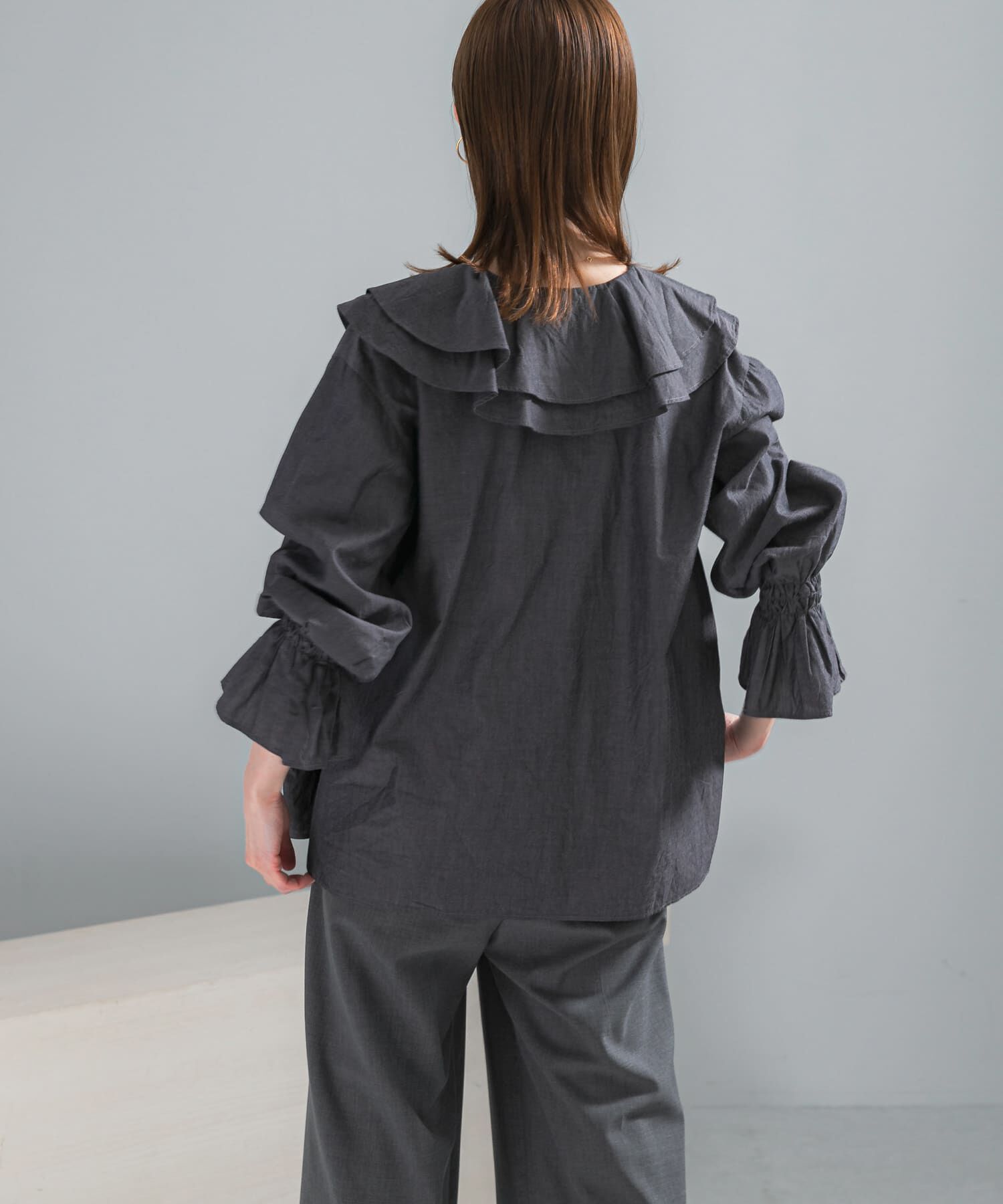 URBAN RESEARCH ROSSO「Vネックラッフルシアーデニムブラウス」|シャツ・ブラウス|