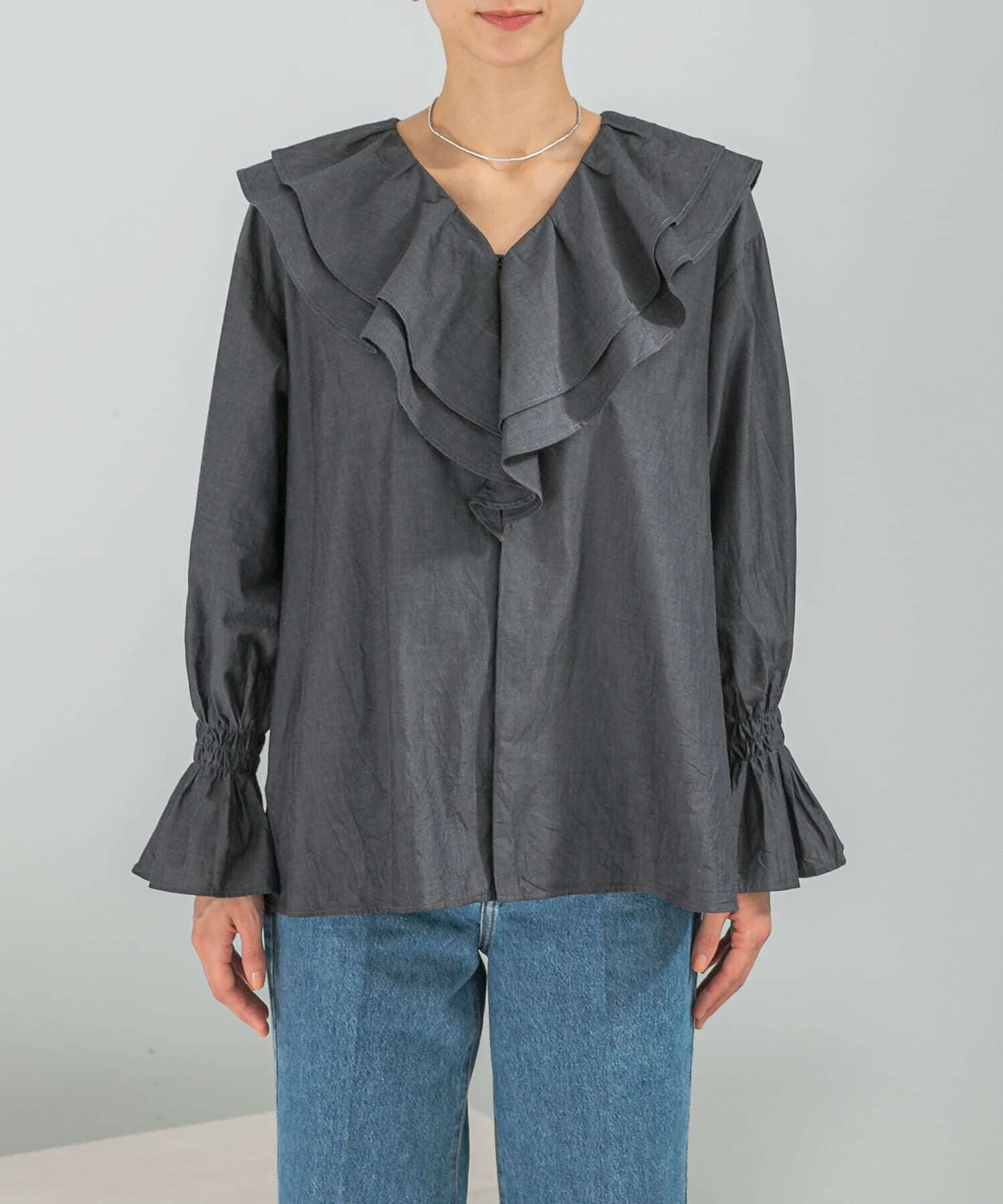 URBAN RESEARCH ROSSO「Vネックラッフルシアーデニムブラウス」|シャツ・ブラウス|