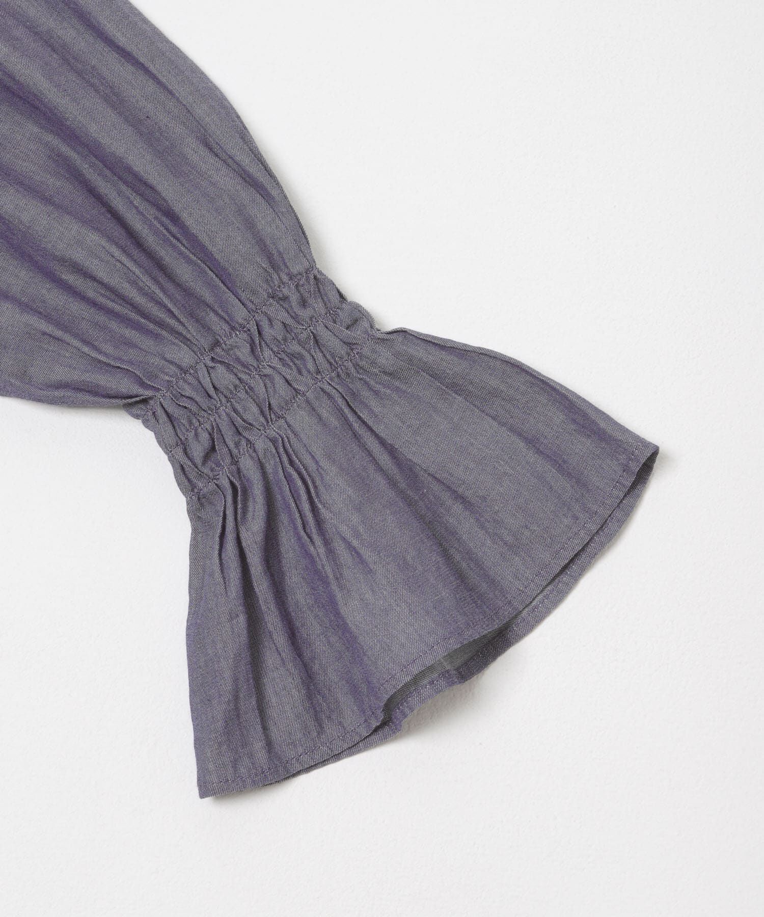 URBAN RESEARCH ROSSO「Vネックラッフルシアーデニムブラウス」|シャツ・ブラウス|