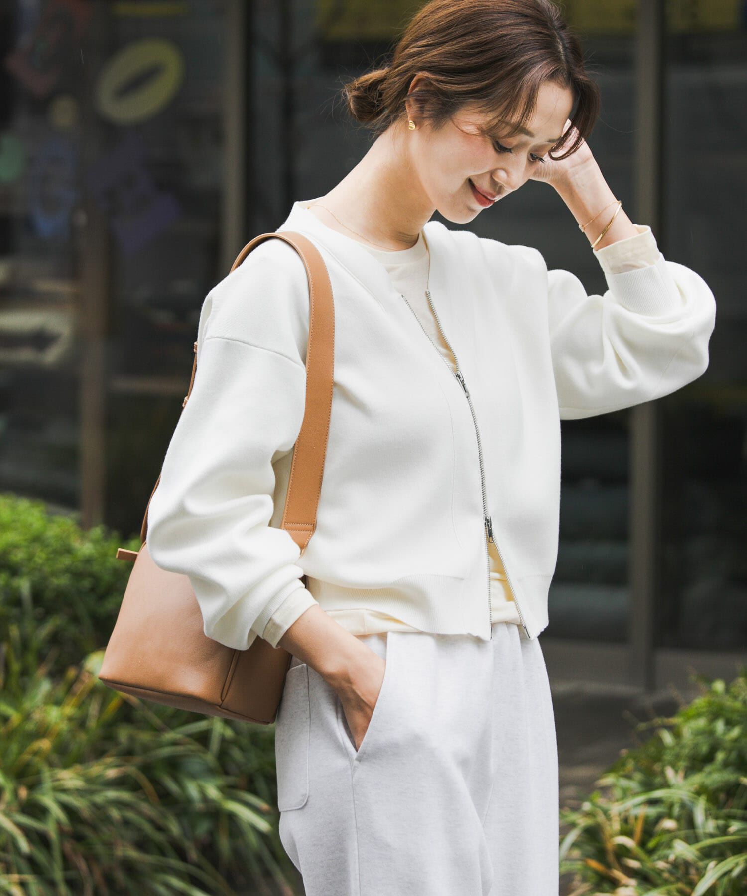 URBAN RESEARCH DOORS「『仁村紗和さん着用』『UR TECH Renew Knit』VネックZIPカーディガン」|カーディガン|