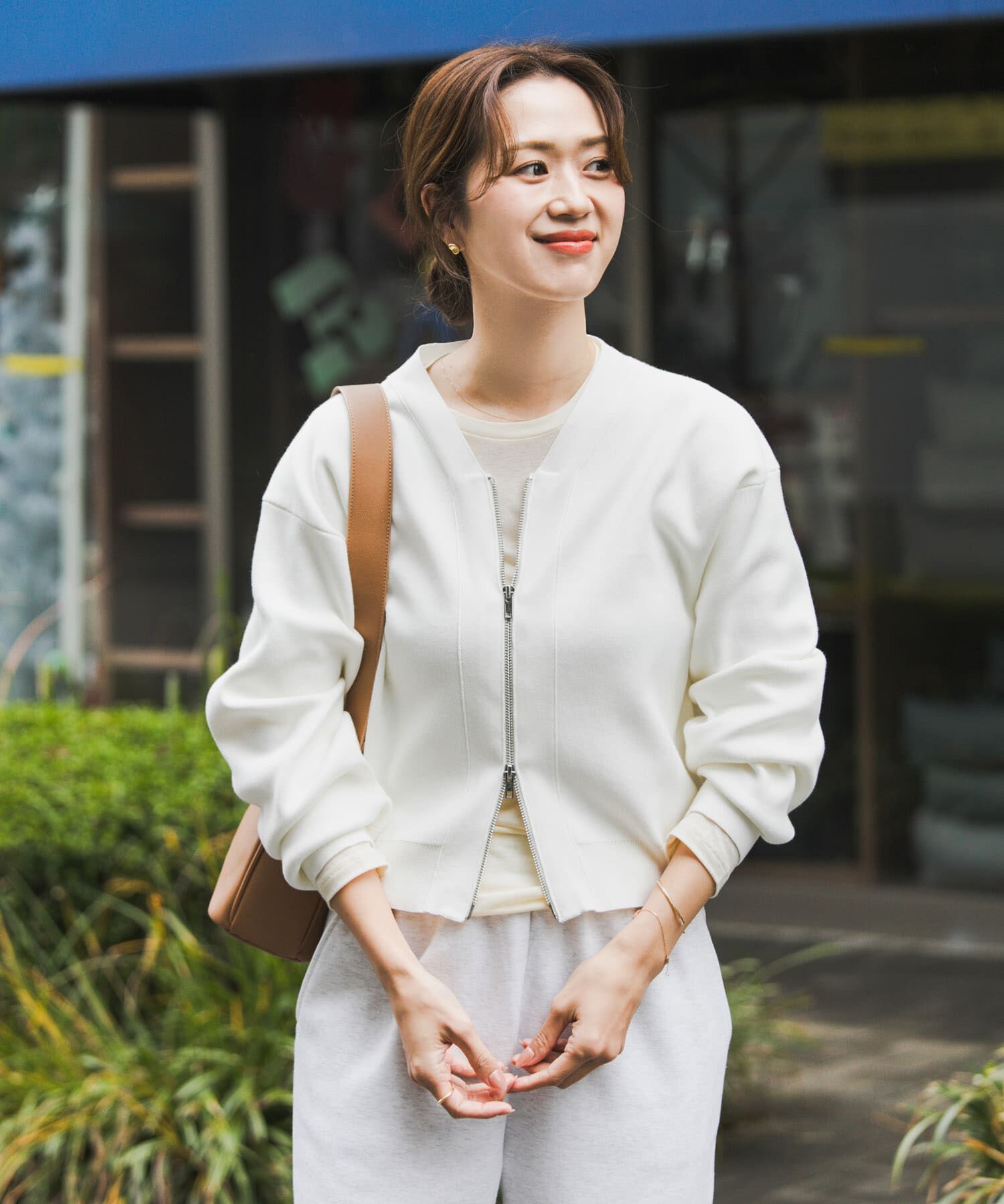 URBAN RESEARCH DOORS「『仁村紗和さん着用』『UR TECH Renew Knit』VネックZIPカーディガン」|カーディガン|