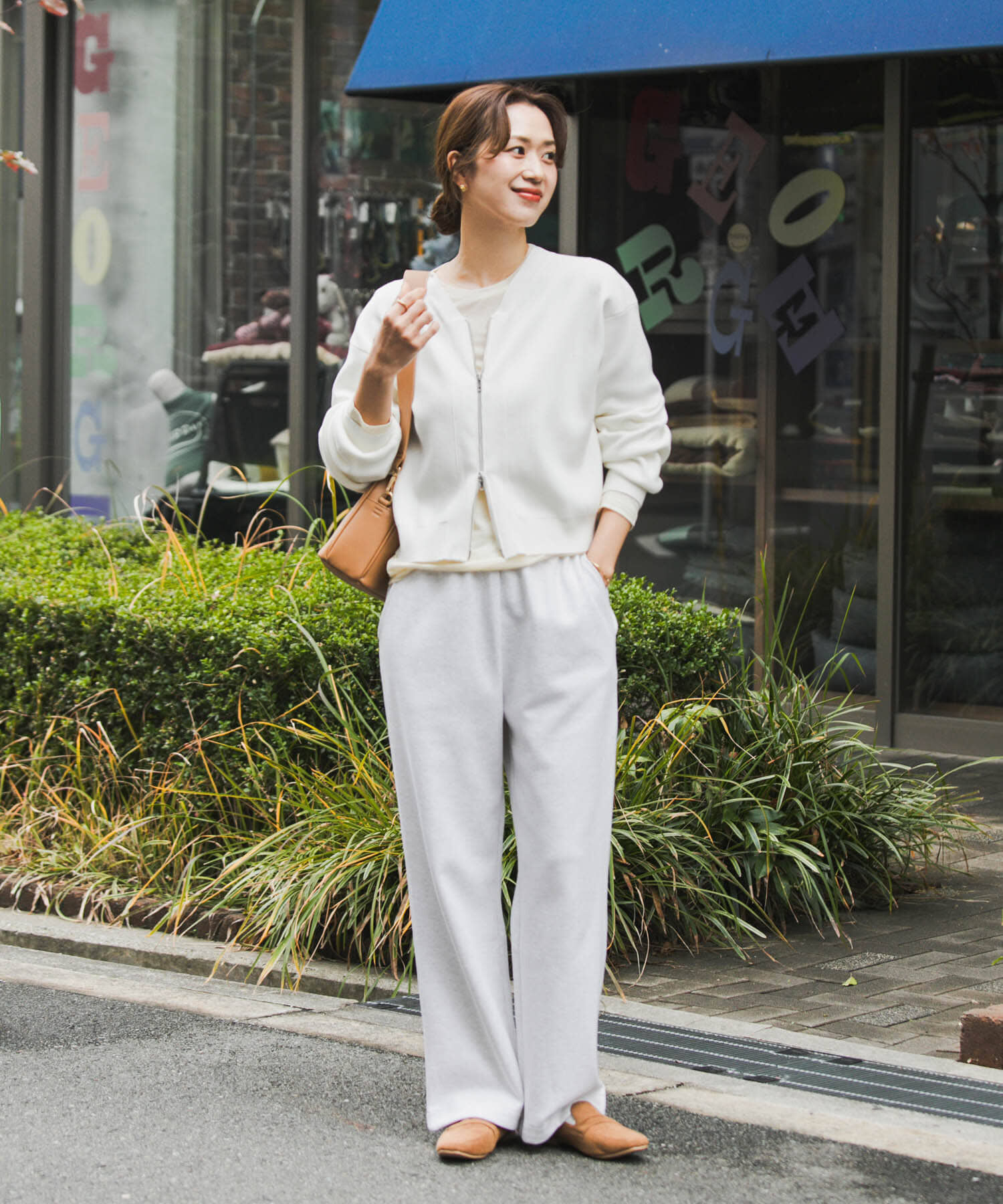 URBAN RESEARCH DOORS「『仁村紗和さん着用』『UR TECH Renew Knit』VネックZIPカーディガン」|カーディガン|