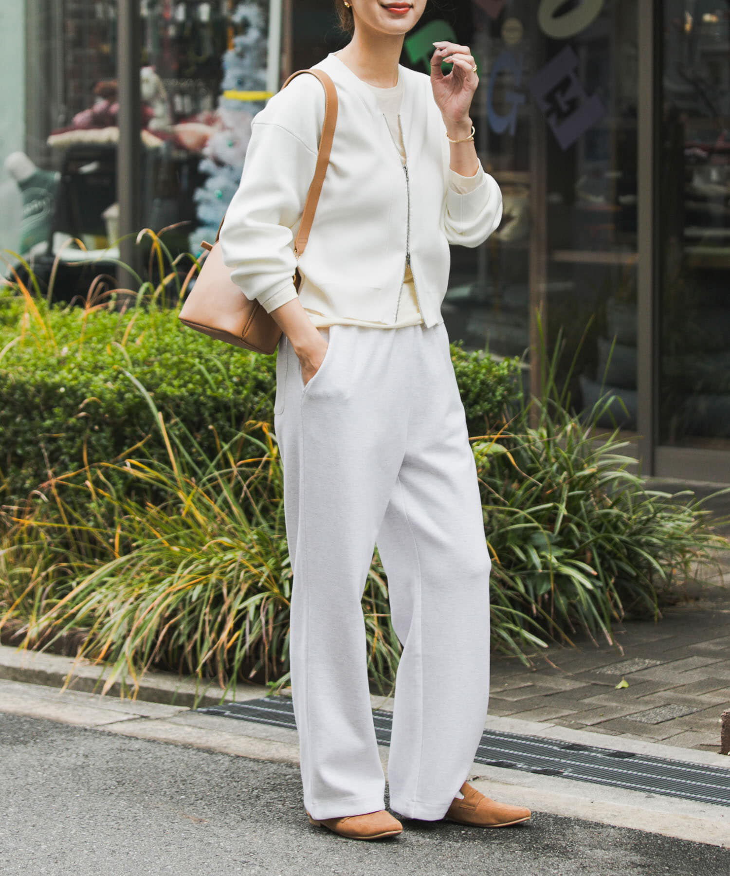 URBAN RESEARCH DOORS「『仁村紗和さん着用』『UR TECH Renew Knit』VネックZIPカーディガン」|カーディガン|