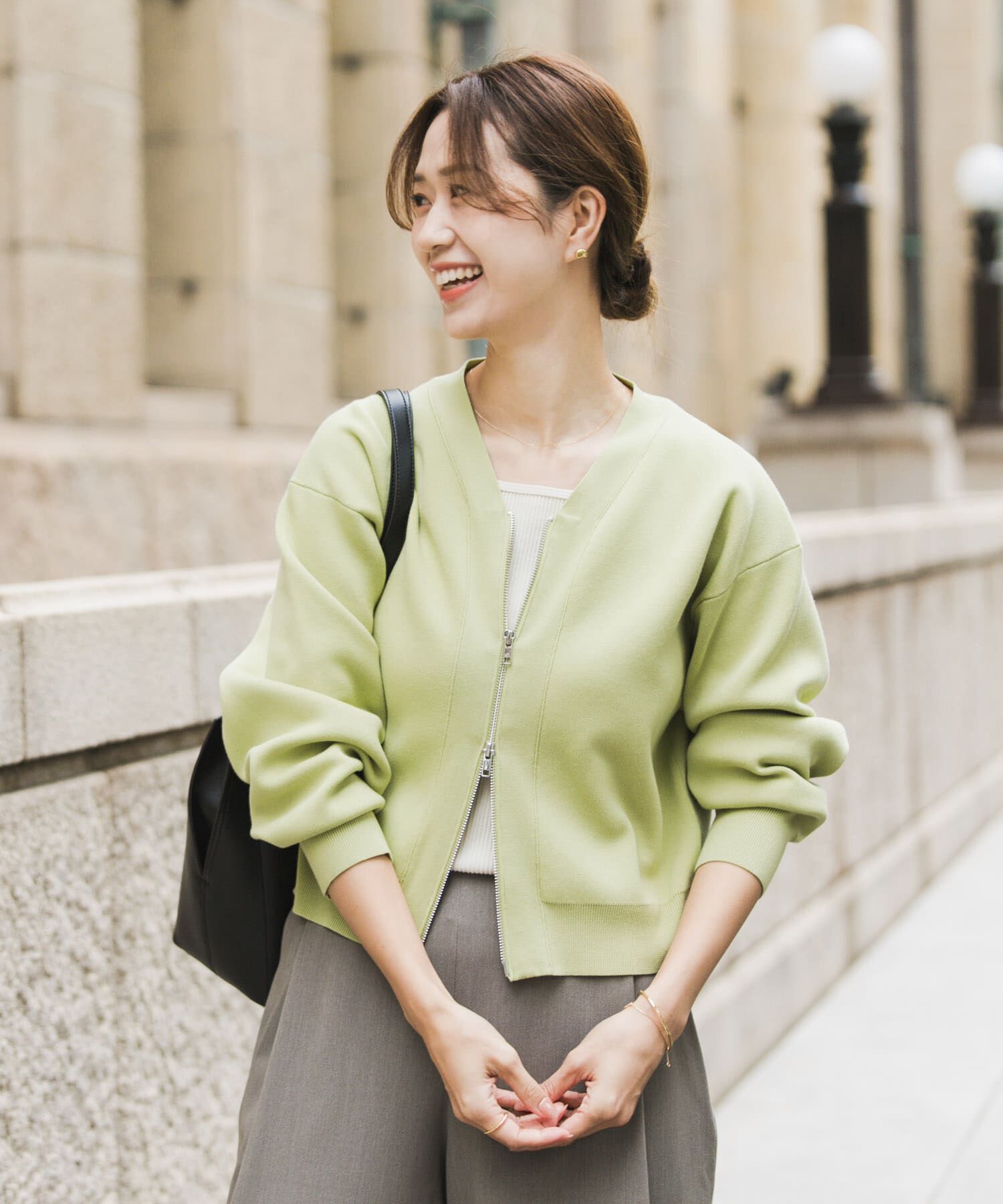 URBAN RESEARCH DOORS「『仁村紗和さん着用』『UR TECH Renew Knit』VネックZIPカーディガン」|カーディガン|