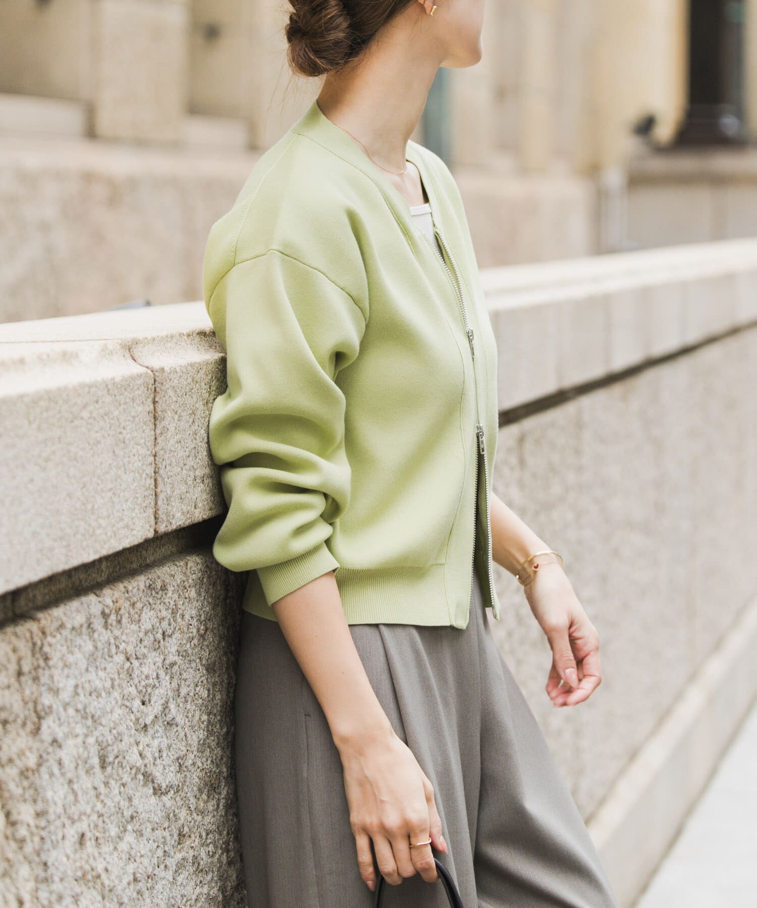 URBAN RESEARCH DOORS「『仁村紗和さん着用』『UR TECH Renew Knit』VネックZIPカーディガン」|カーディガン|