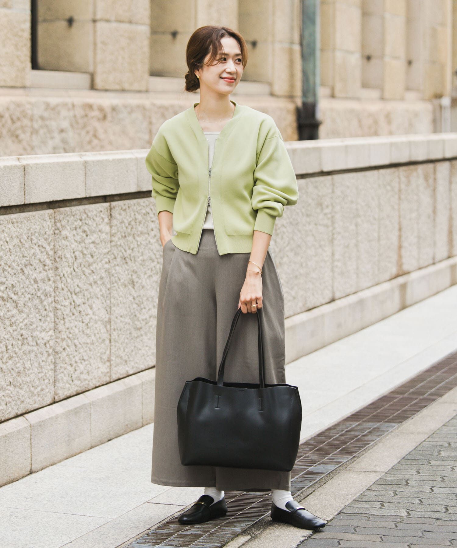 URBAN RESEARCH DOORS「『仁村紗和さん着用』『UR TECH Renew Knit』VネックZIPカーディガン」|カーディガン|