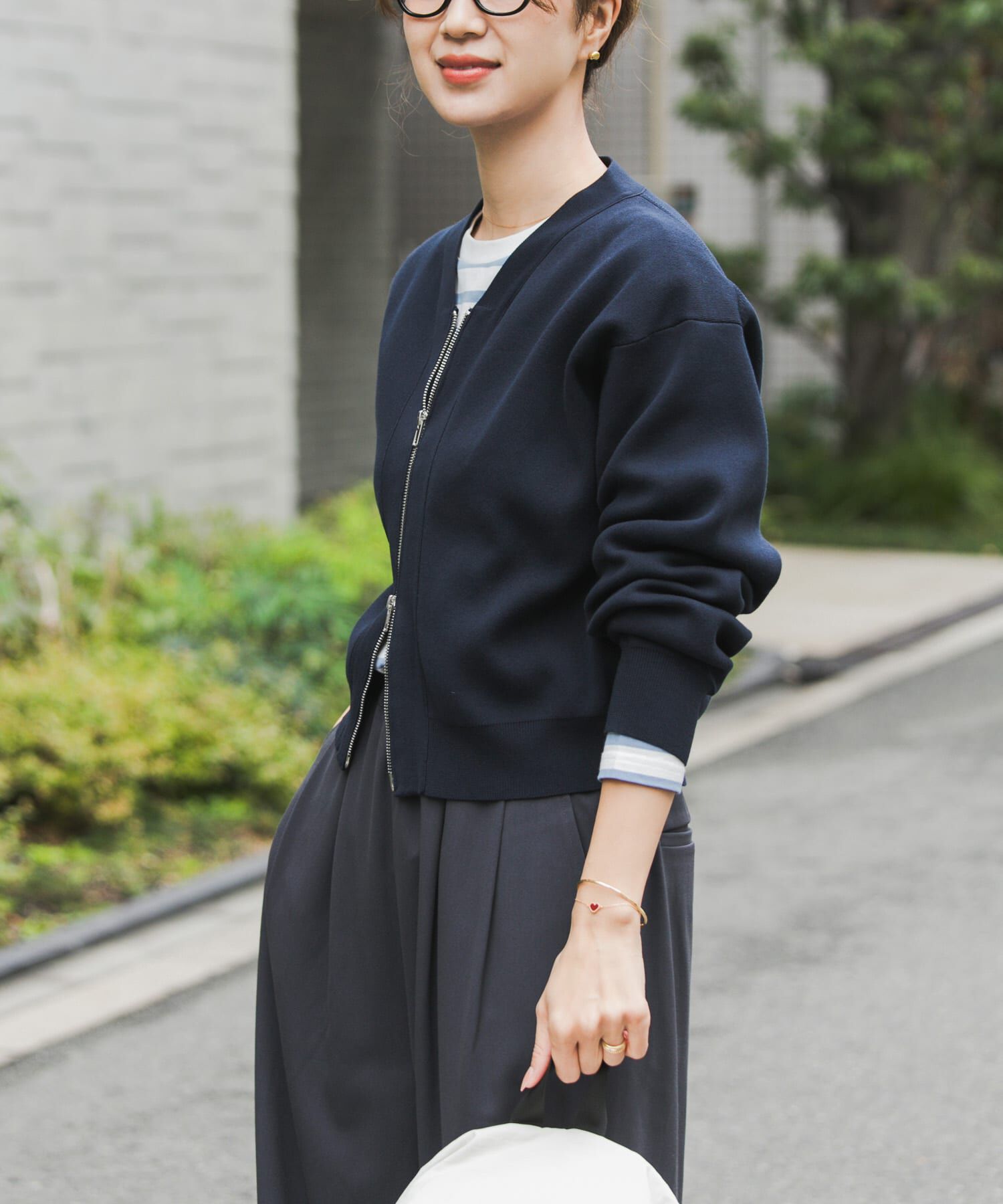 URBAN RESEARCH DOORS「『仁村紗和さん着用』『UR TECH Renew Knit』VネックZIPカーディガン」|カーディガン|