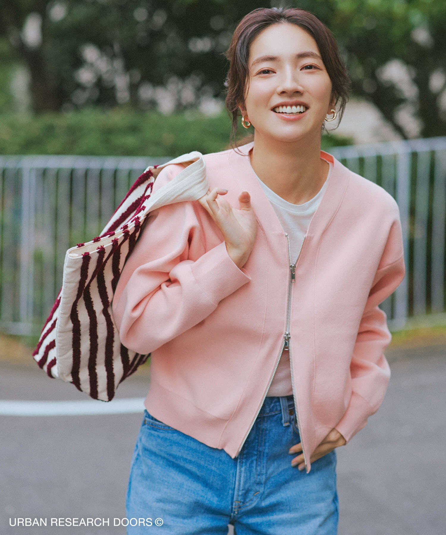 URBAN RESEARCH DOORS「『仁村紗和さん着用』『UR TECH Renew Knit』VネックZIPカーディガン」|カーディガン|