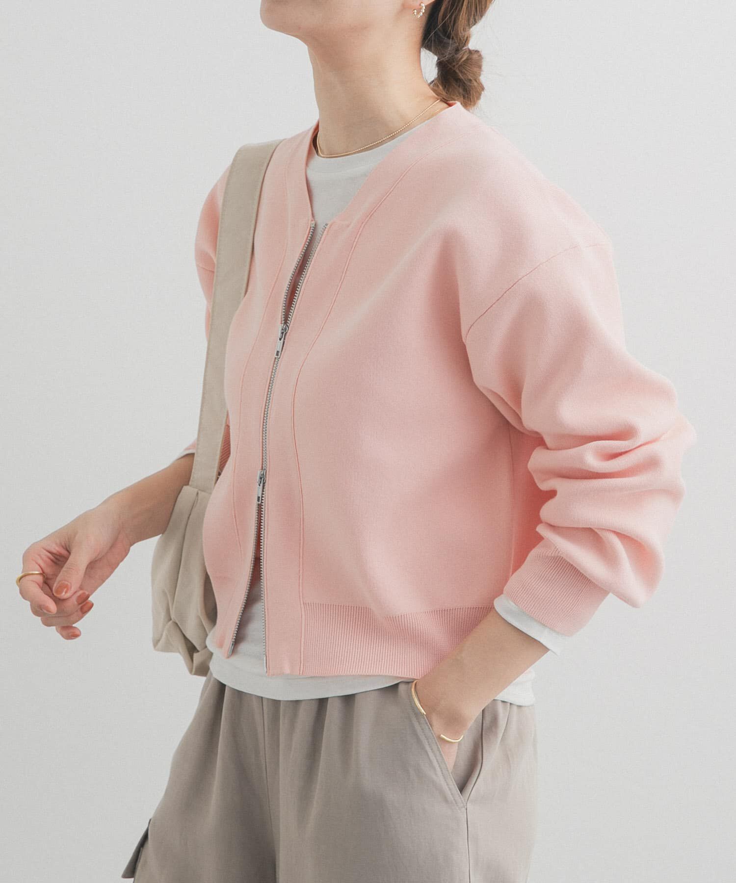 URBAN RESEARCH DOORS「『仁村紗和さん着用』『UR TECH Renew Knit』VネックZIPカーディガン」|カーディガン|