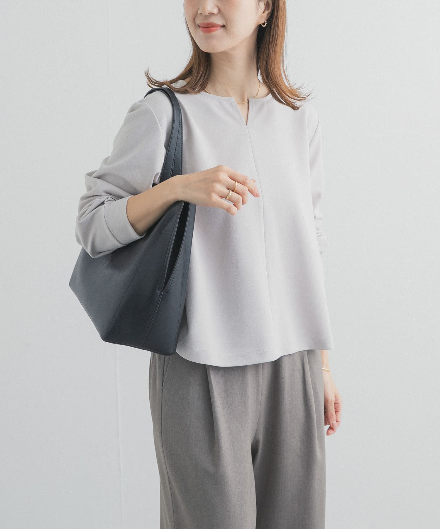 URBAN RESEARCH DOORS「『UR TECH』スリットネックプルオーバー」|シャツ・ブラウス|アイボリー