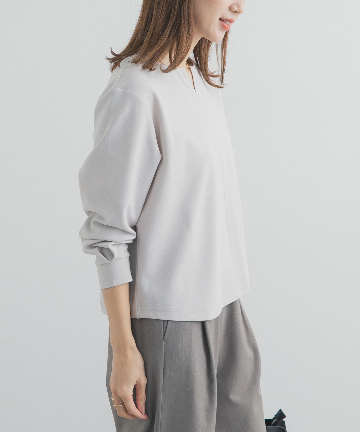 URBAN RESEARCH DOORS「『UR TECH』スリットネックプルオーバー」|シャツ・ブラウス|