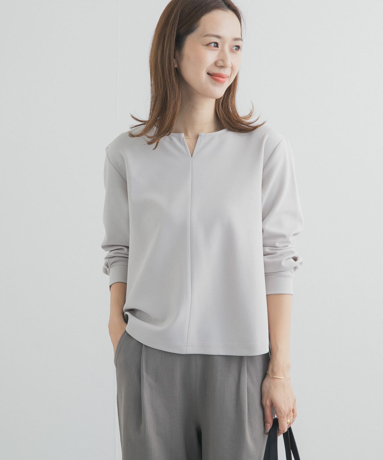 URBAN RESEARCH DOORS「『UR TECH』スリットネックプルオーバー」|シャツ・ブラウス|