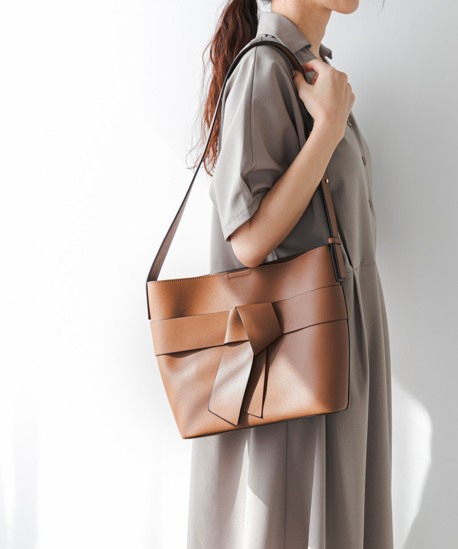 URBAN RESEARCH DOORS「リボンショルダーバッグ」|ショルダー・メッセンジャー|キャメル