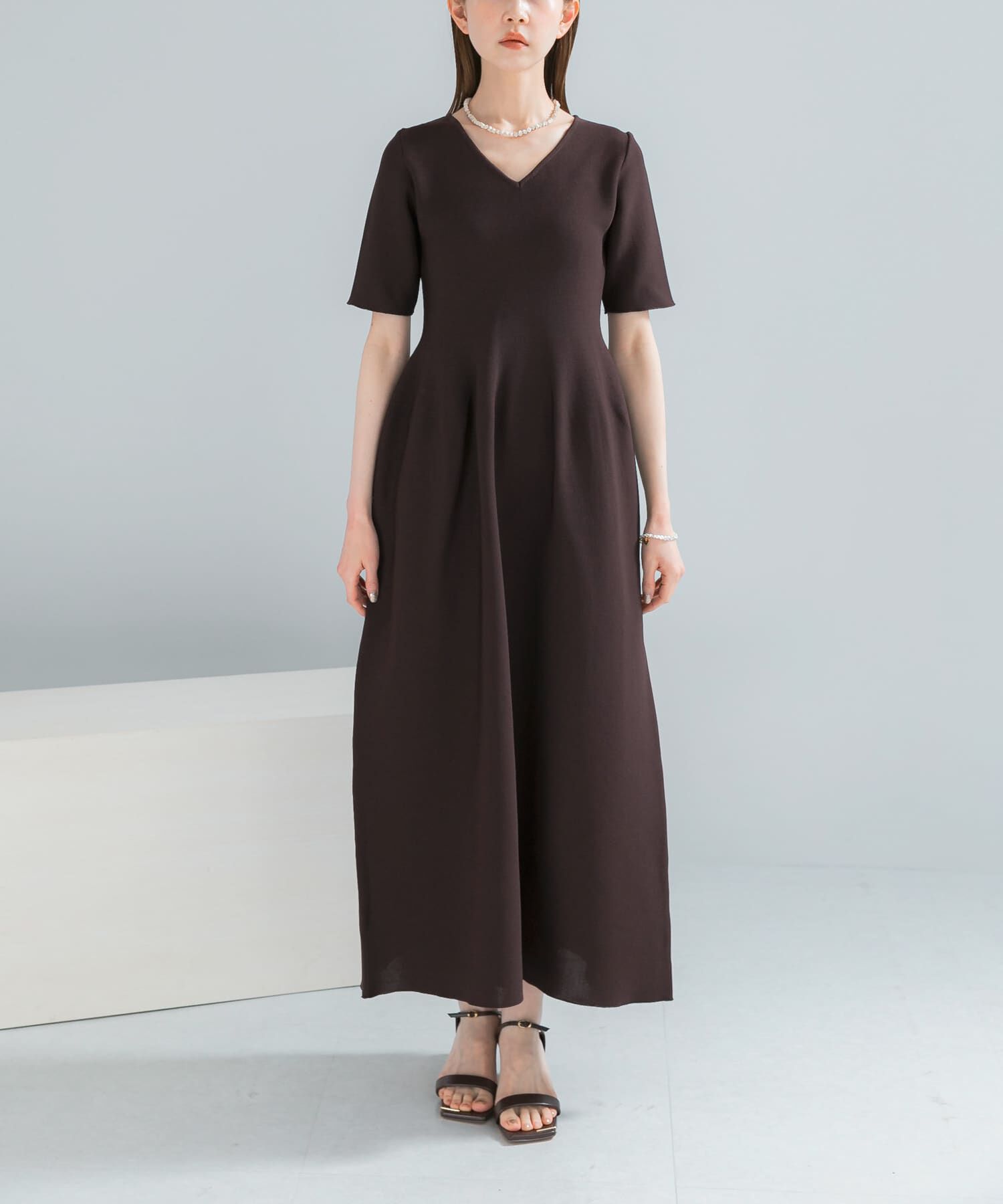 URBAN RESEARCH ROSSO「『一部WEB限定カラー』フォルムニットVネックワンピース」|ワンピース|